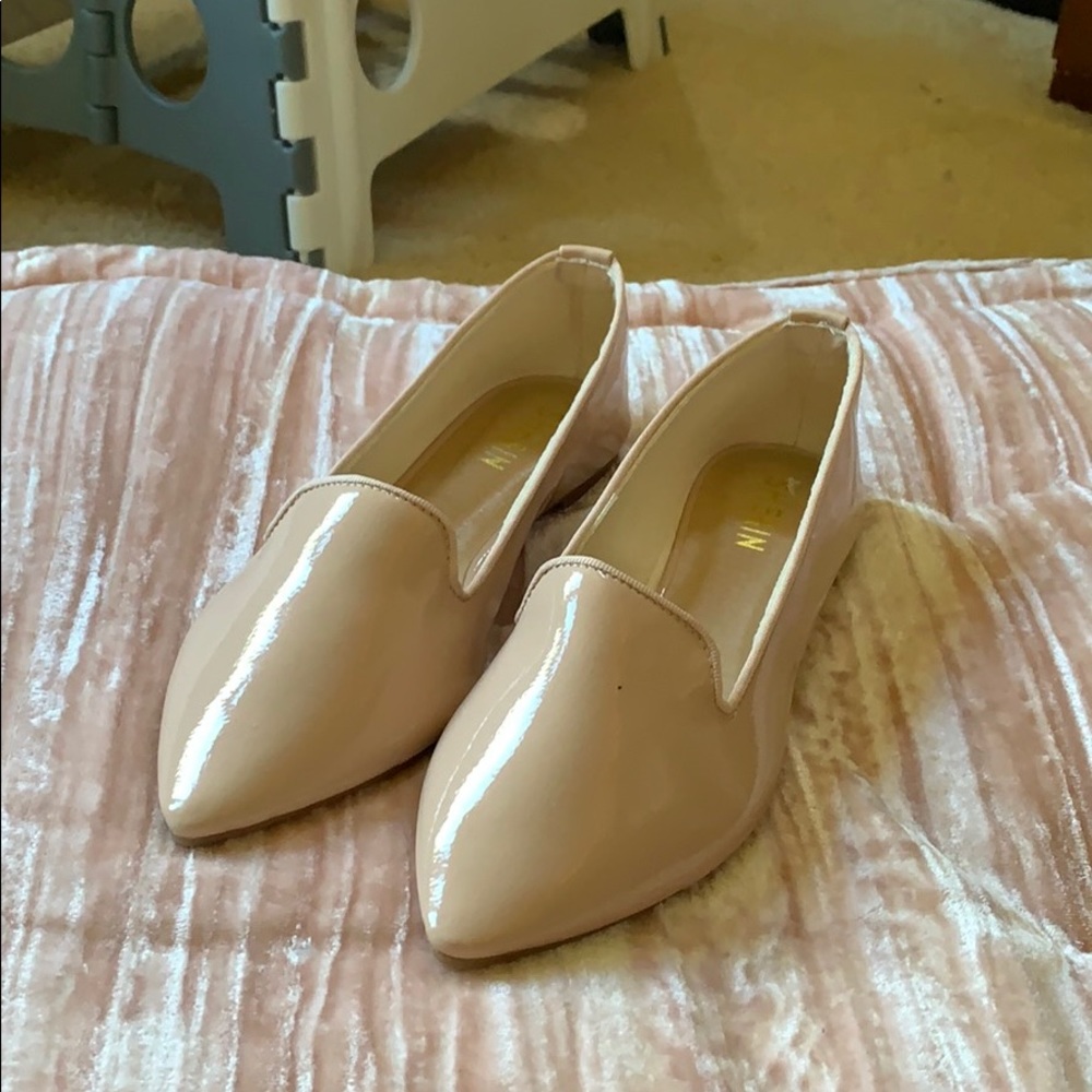 never worn nude flats